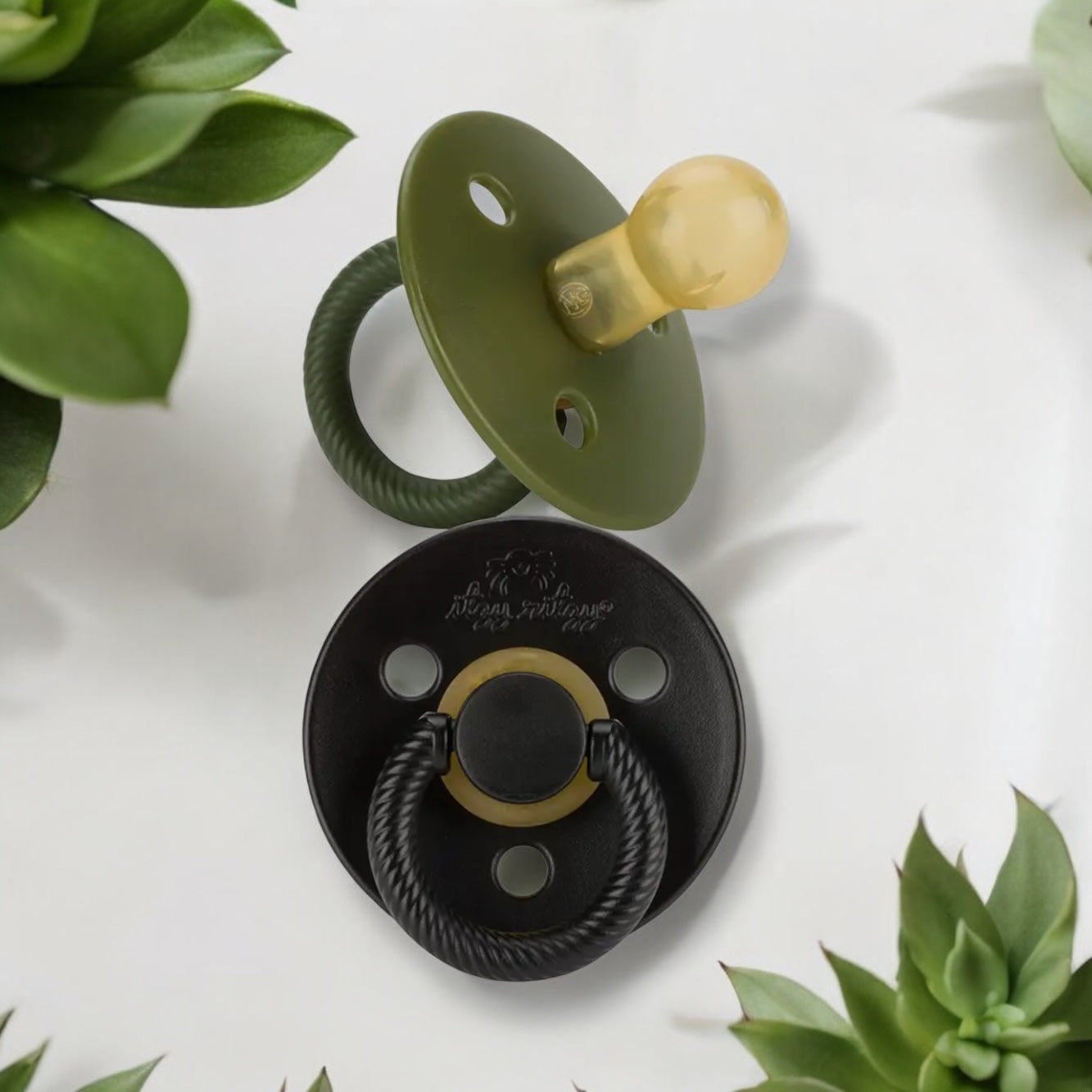 Itzy Soother Natural Rubber Paci Set 2pc Camo (+) Midnight 0-6 mo